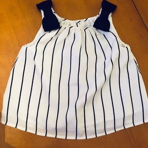 Never worn Euc 2T girls top Janie and jack